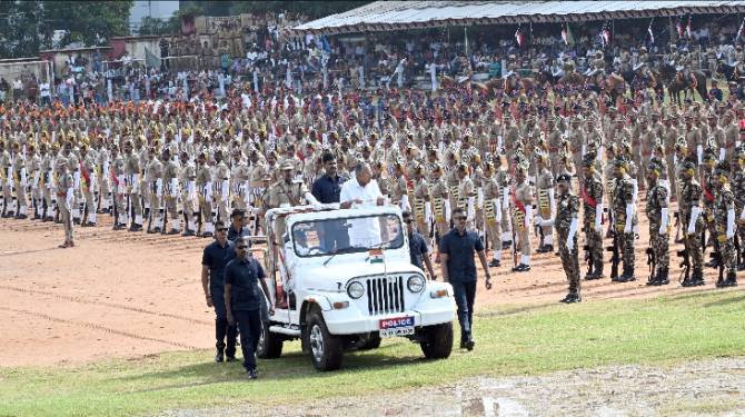  പ്രൗഢോജ്ജ്വലമായി 79-ാം സ്വാതന്ത്ര്യ ദിനാഘോഷം: മുഖ്യമന്ത്രി പതാക ഉയർത്തി